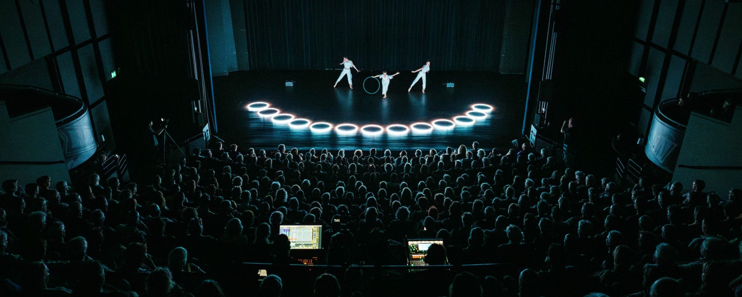 theater show flowmies - de schalm