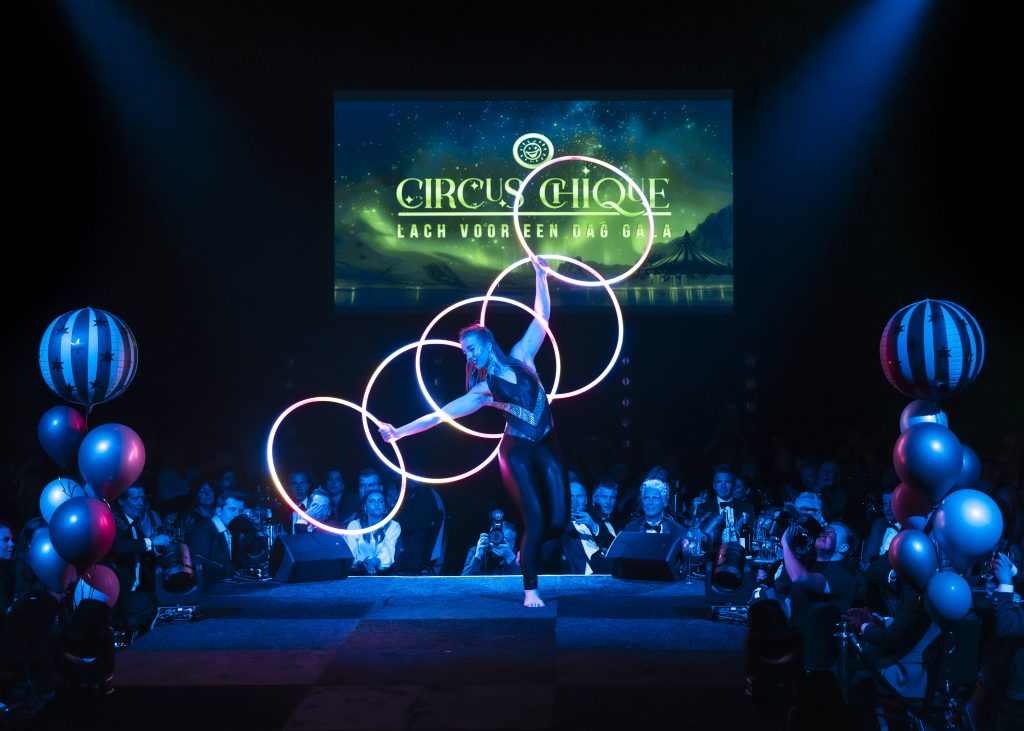 FlowMies Licht hoepel act gepersonaliseerde lichtshow